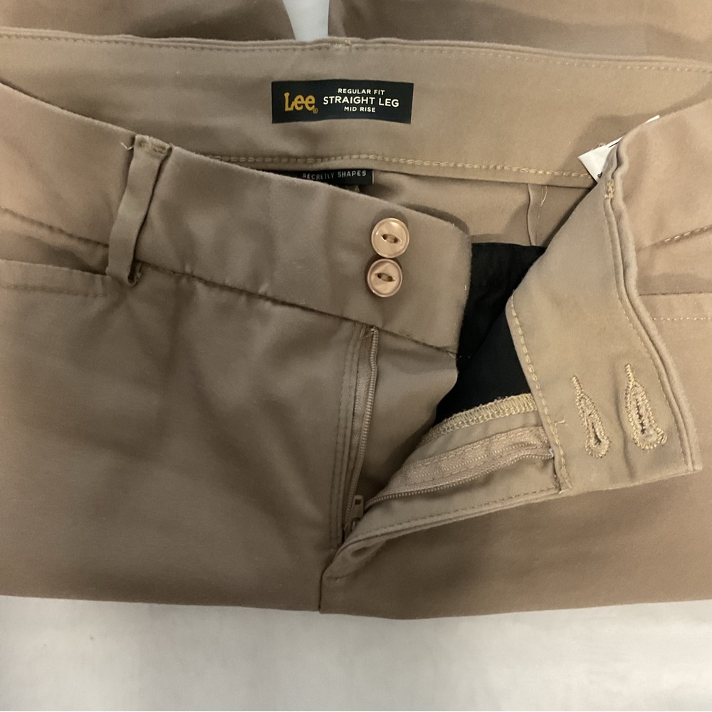NWOT ‘Secret Shapes’ LEE Regular Fit Straight Leg Mid Rise Women’s Khaki Pants - Picture 7 of 11